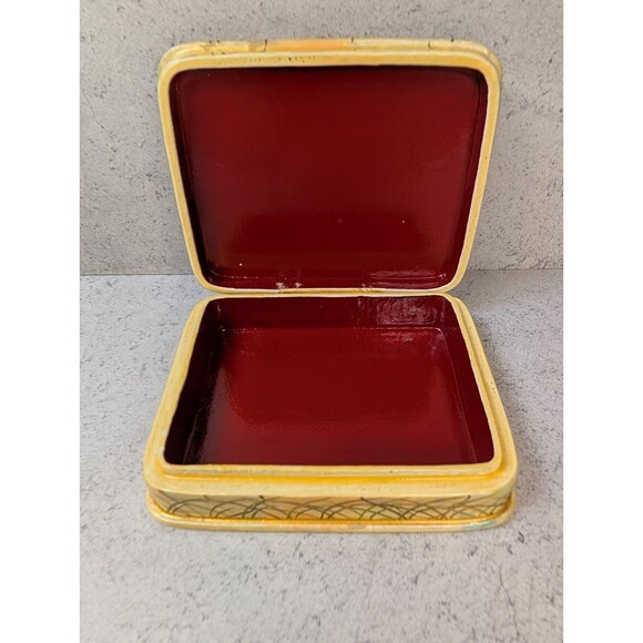 Vintage Hand-Painted Butterfly Trinket Box – Raised Relief Design – Yellow Flora - Picture 5 of 9